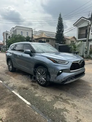 Toyota Highlander 2021 Blue