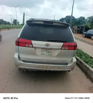 Toyota Sienna 2005 Silver
