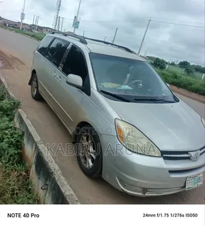 Toyota Sienna 2005 Silver
