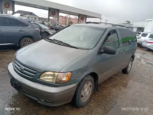 Toyota Sienna 2002 Blue