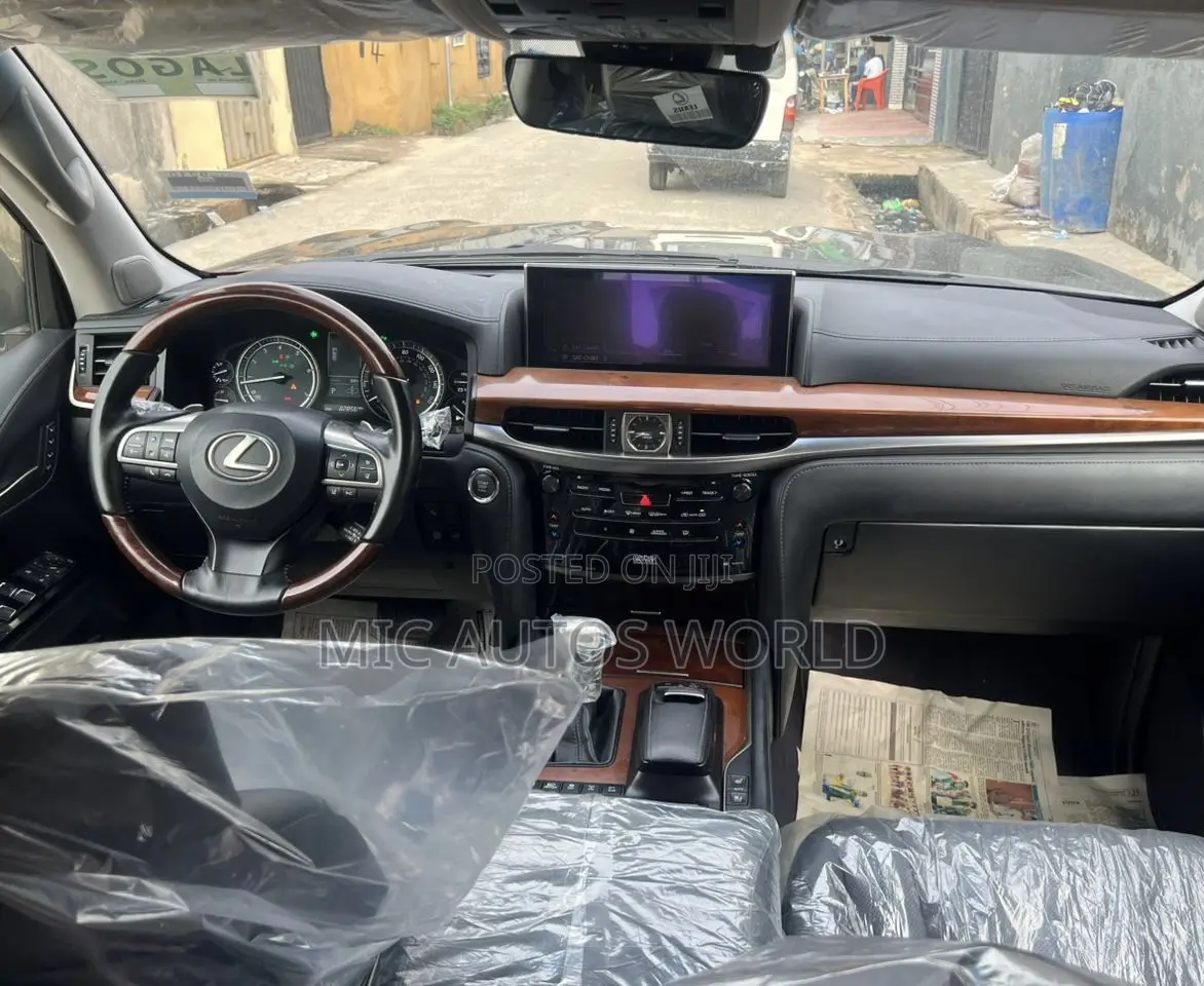 Lexus LX 2018 Black