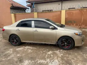 Toyota Corolla 2010 Gold