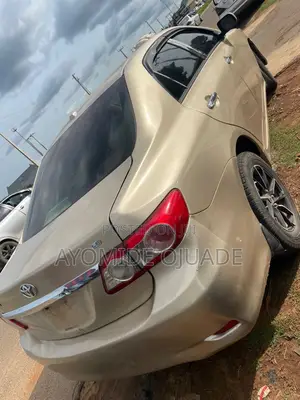 Toyota Corolla 2010 Gold