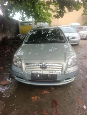Toyota Avensis 2025 Gold