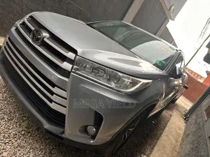 Toyota Highlander XLE 2019 Silver