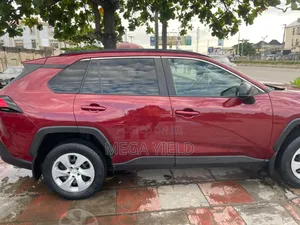 Toyota RAV4 LE AWD 2019 Red