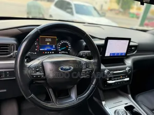 Ford Explorer XLT 2022 Black