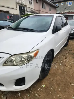 Toyota Corolla LE 4dr Sedan (1.8L 4cyl 4A) 2012 White
