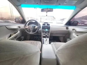 Toyota Corolla LE 4dr Sedan (1.8L 4cyl 4A) 2012 White