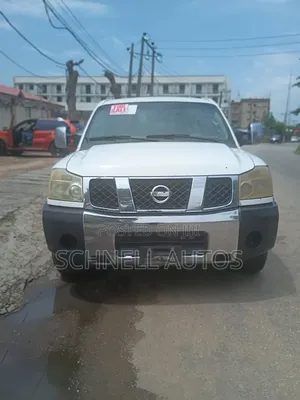 Nissan Titan King Cab LE 4x4 2004 White