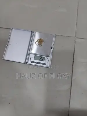 18 Carat Gold Necklace Carpet Chain