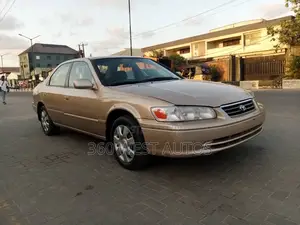 Toyota Camry LE 4dr Sedan (2.2L 4cyl 4A) 2001 Gold