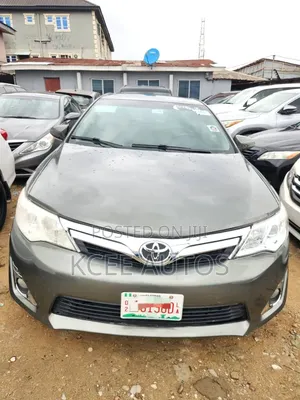 Toyota Camry XLE 4dr Sedan (2.5L 4cyl 6A) 2013 Green
