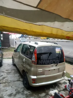 Toyota Verso 2009 Gold