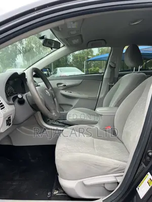 Toyota Corolla Base 4dr Sedan (1.8L 4cyl 5M) 2011 Gray