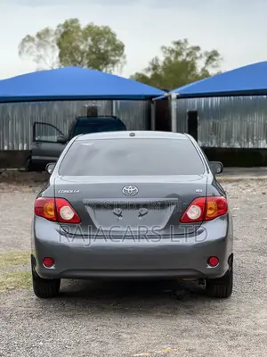 Toyota Corolla Base 4dr Sedan (1.8L 4cyl 5M) 2011 Gray