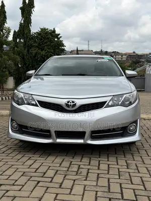 Toyota Camry SE V6 4dr Sedan (3.5L 6cyl 6A) 2013 Silver