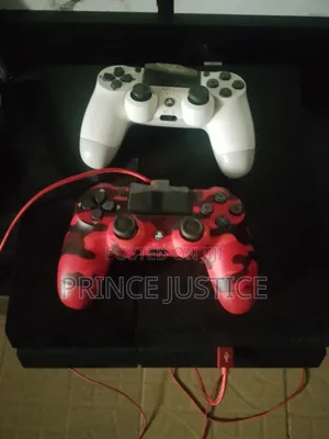 Hacked Ps4 With Two Pads and 8 Games Including Fc26