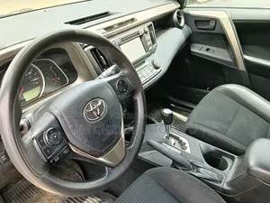 Toyota RAV4 XLE 4dr SUV (2.5L 4cyl 6A) 2014 Silver