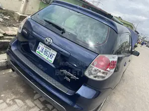 Toyota Matrix Hatchback FWD (1.8L 4cyl 5M) 2005 Blue