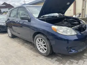 Toyota Matrix Hatchback FWD (1.8L 4cyl 5M) 2005 Blue