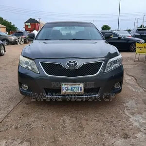 Toyota Camry LE 4dr Sedan (2.5L 4cyl 6AM) 2010 Gray