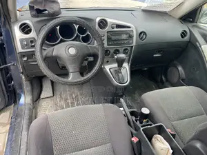Toyota Matrix Hatchback FWD (1.8L 4cyl 5M) 2005 Blue