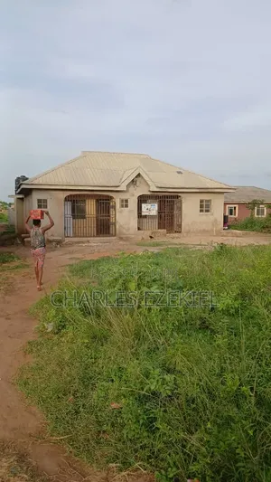 3bdrm Bungalow in Eyinigbala, Adamo for sale