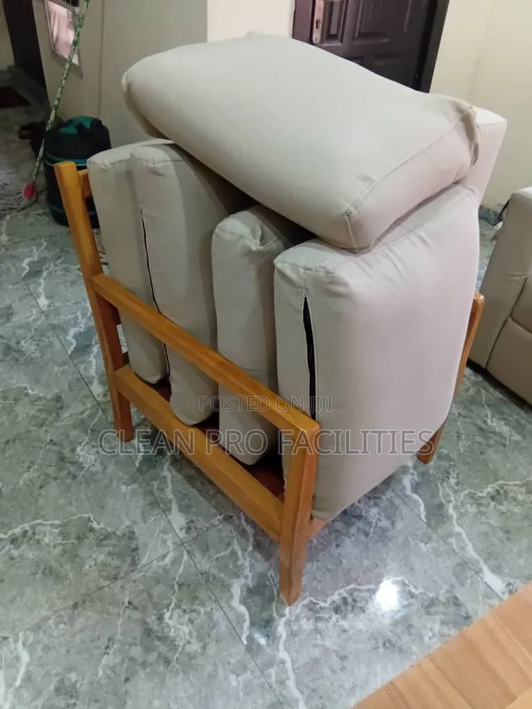 Couches Cleaning Services