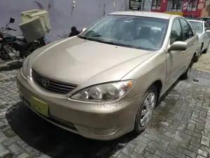 Toyota Camry 2005 Gold