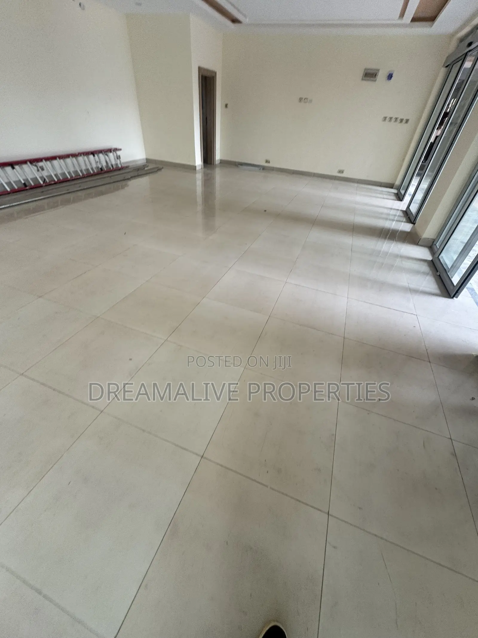 86 Square Metre Plaza Space