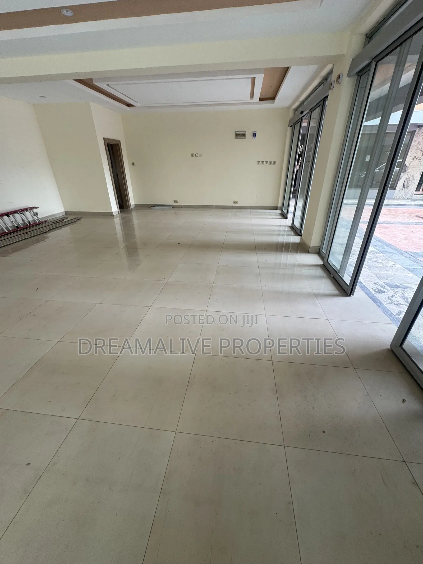 86 Square Metre Plaza Space