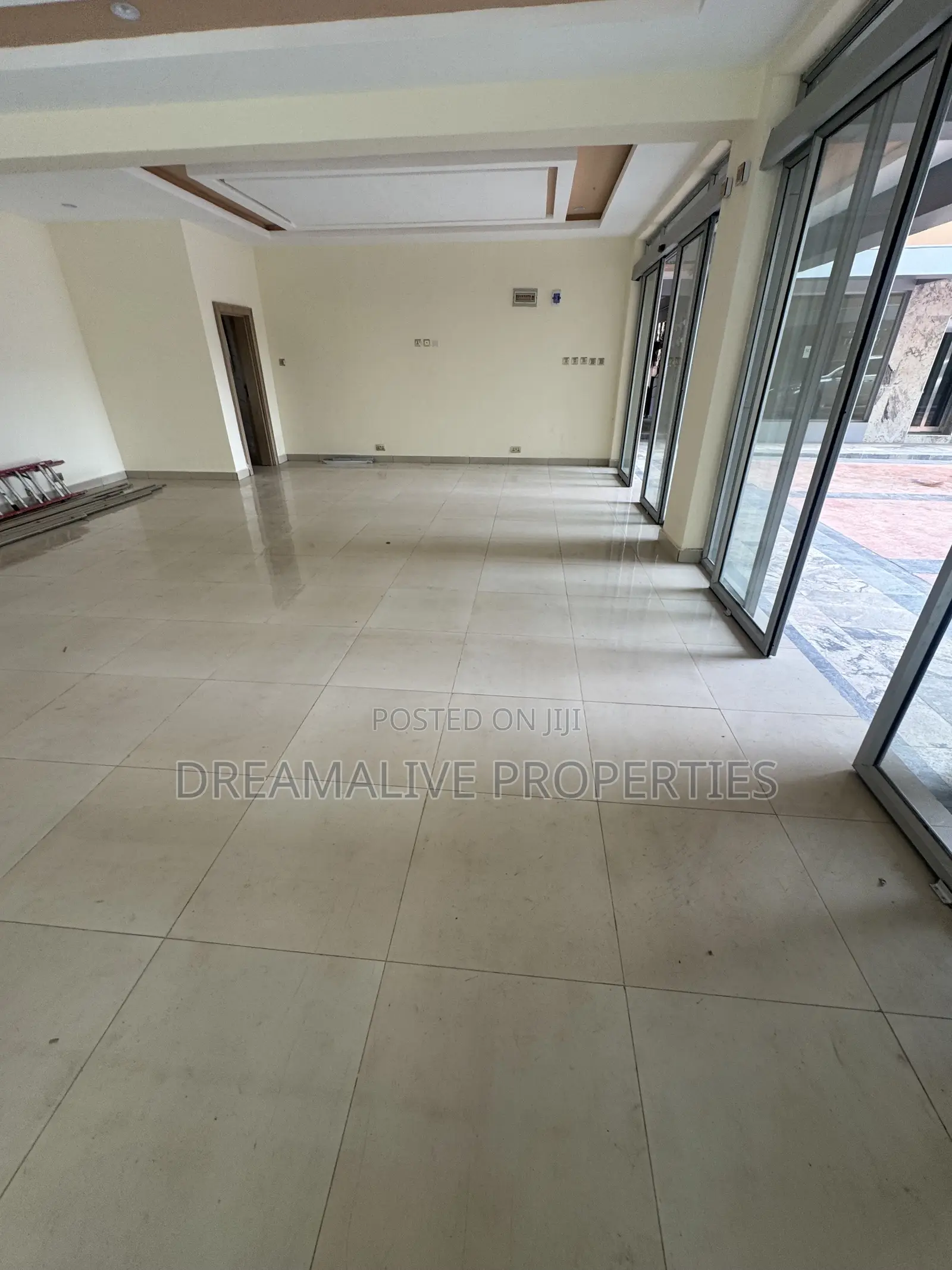 86 Square Metre Plaza Space
