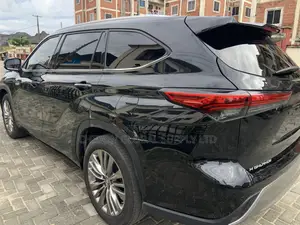 Toyota Highlander Platinum FWD 2023 Black