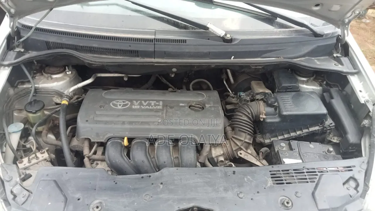 Toyota Verso 1.8 2009 Silver