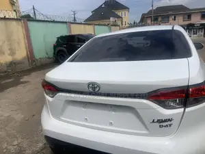 Toyota Corolla 2024 White