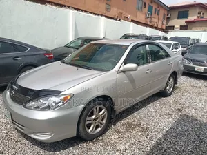 Toyota Camry LE 4dr Sedan (2.4L 4cyl 5M) 2004 Silver