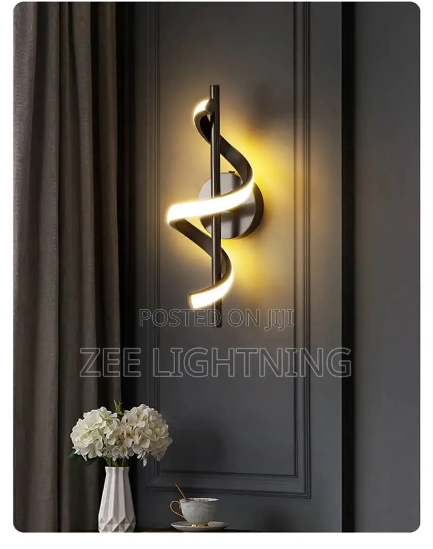 Spiral Design Wall Brackets (Black and Gold)