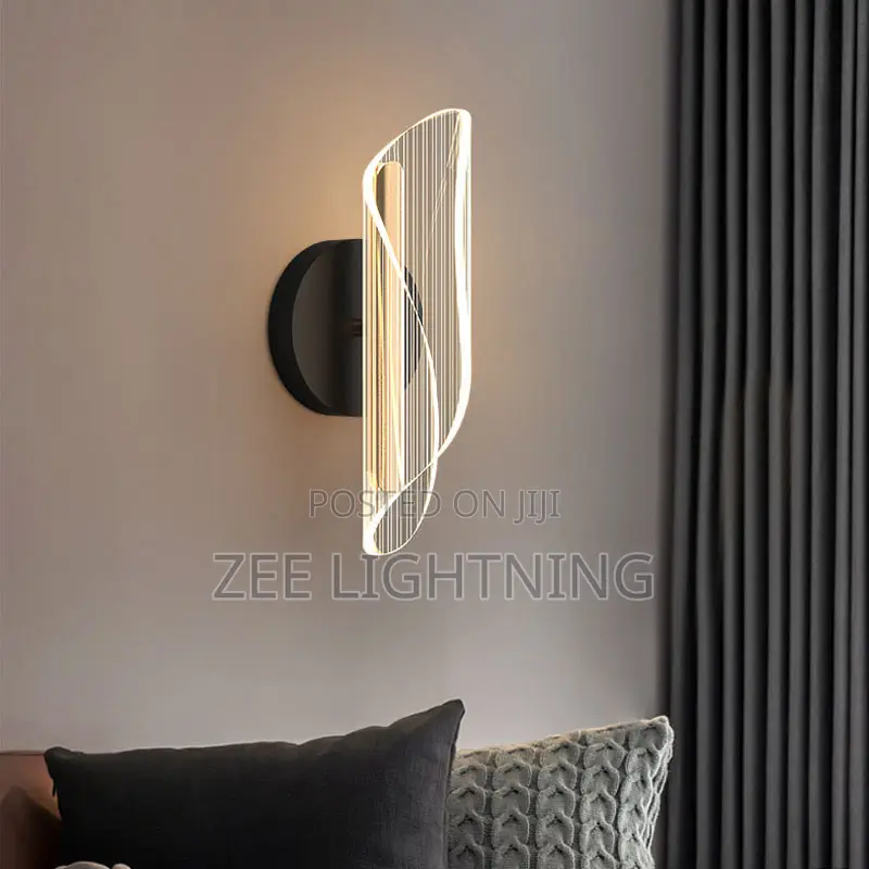 Spiral Design Wall Brackets (Black and Gold)