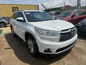 Toyota Highlander Limited 4dr SUV AWD (3.5L 6cyl 6A) 2015 White