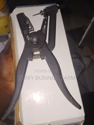 Giant Ear Tag Applicator