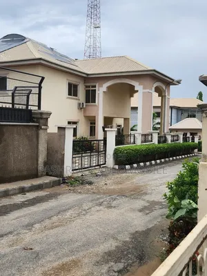 6bdrm Mansion in Utako for sale