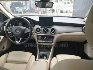 Mercedes-Benz GLA 250 2019 Blue