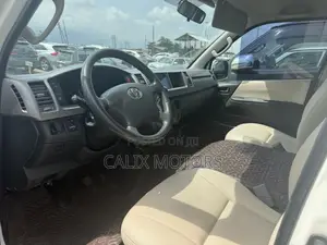 Toyota HiAce 2015 White