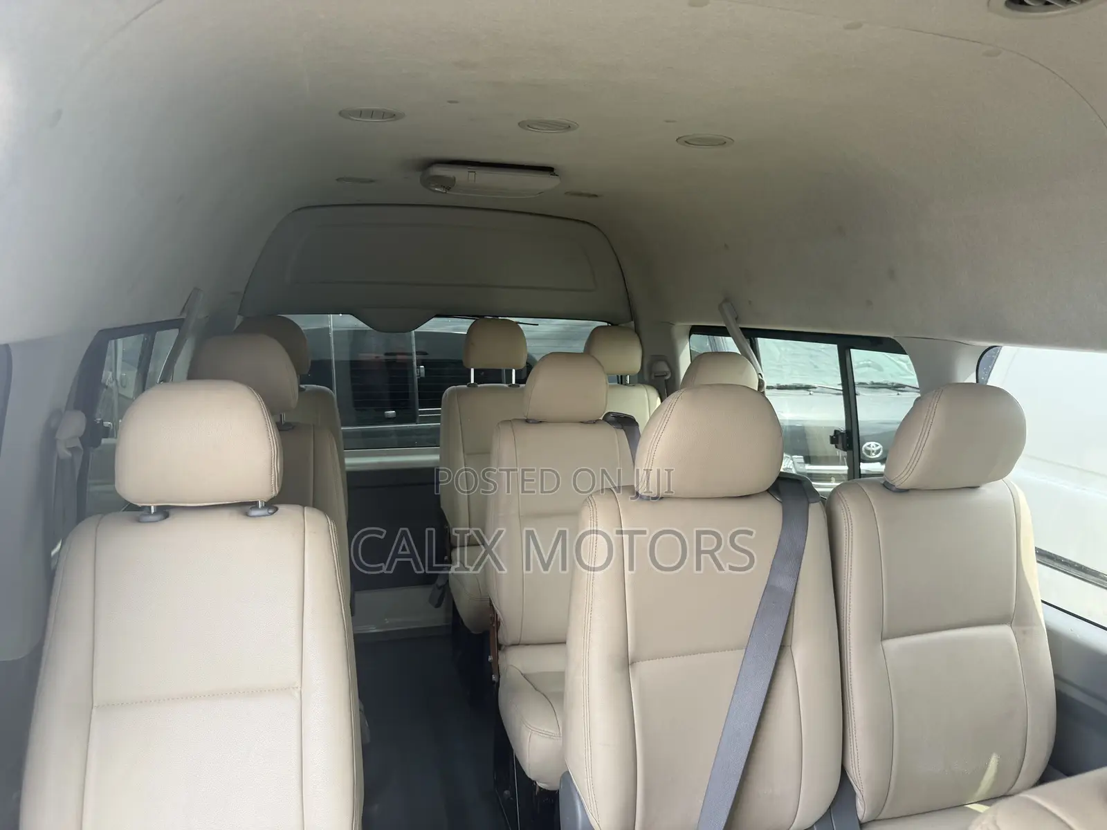 Toyota HiAce 2015 White