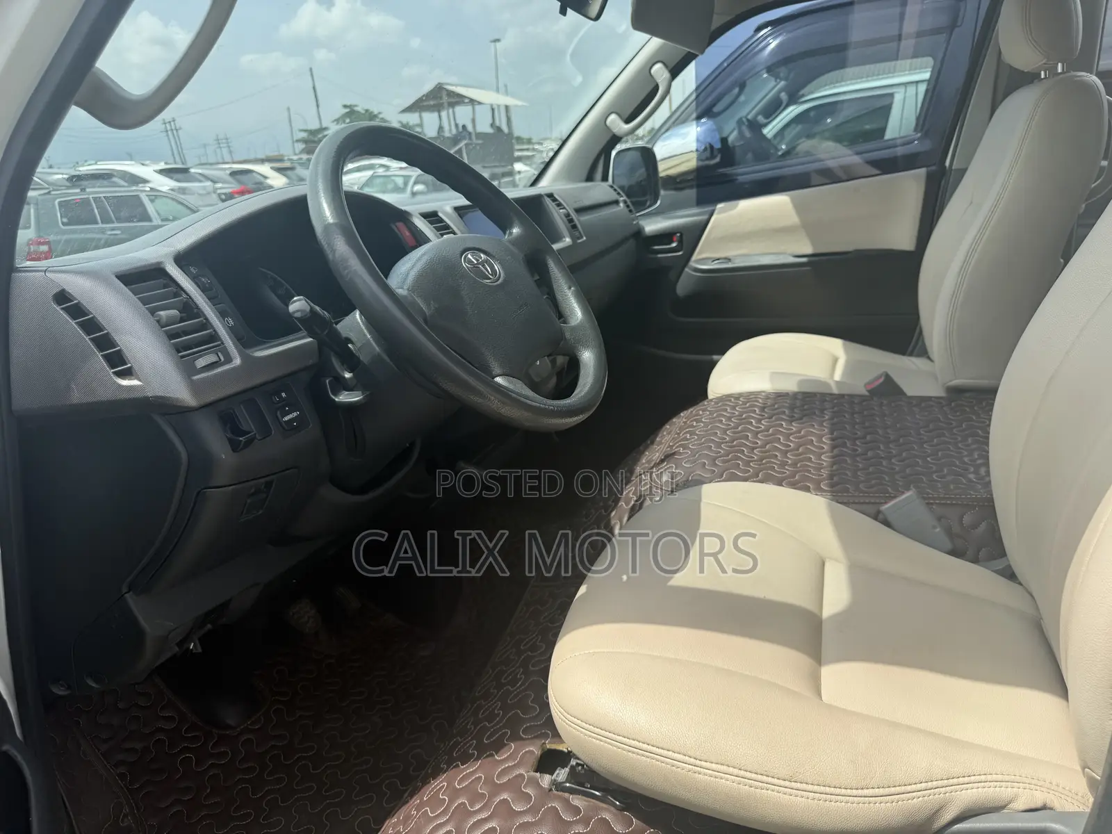 Toyota HiAce 2015 White