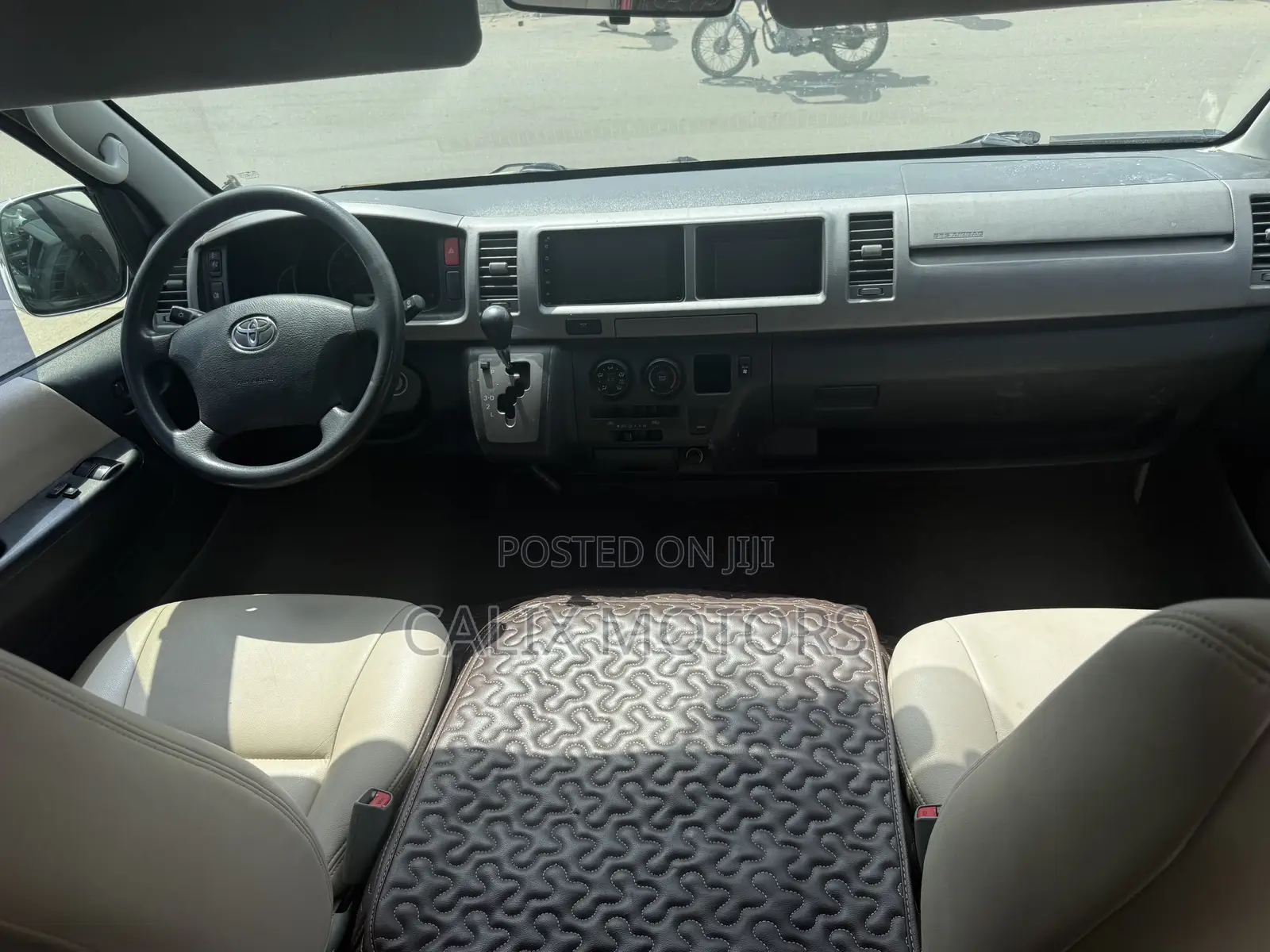 Toyota HiAce 2015 White