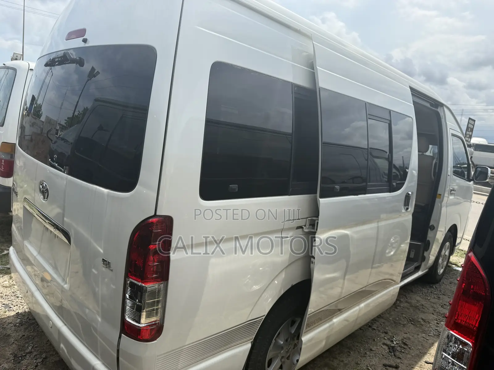 Toyota HiAce 2015 White