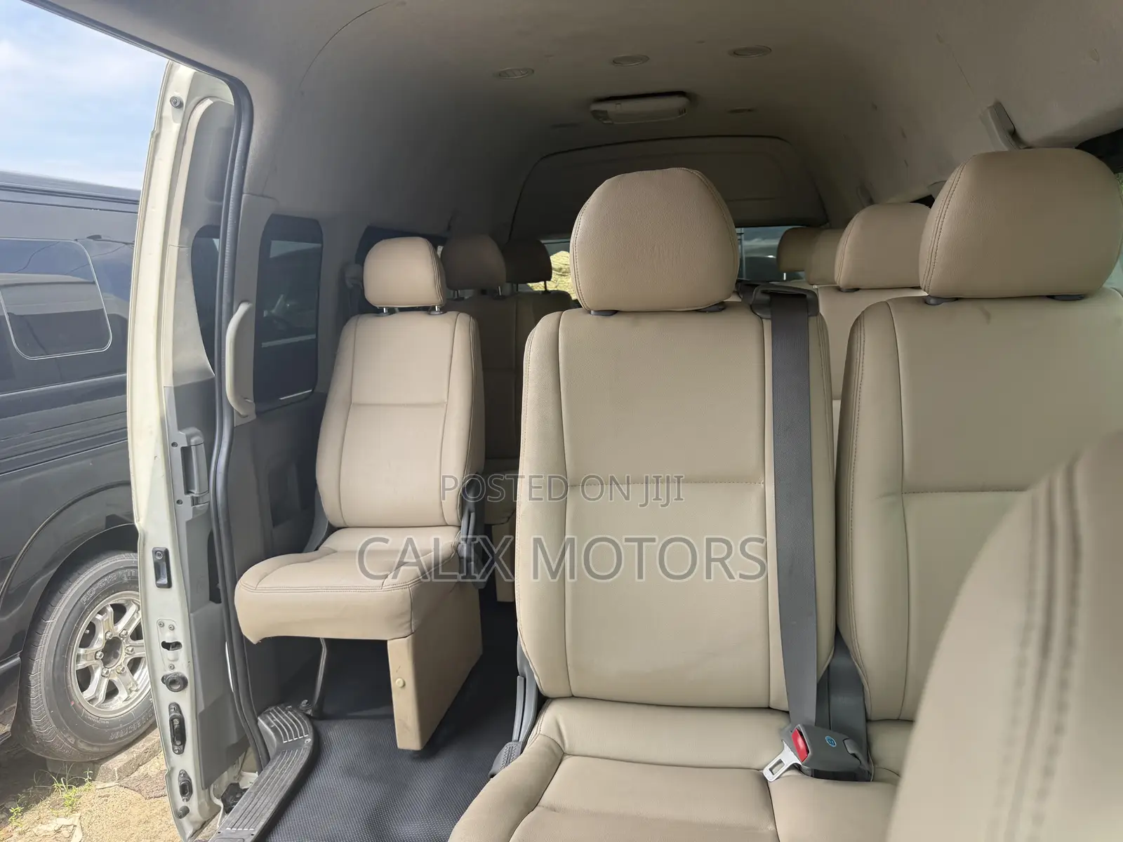Toyota HiAce 2015 White