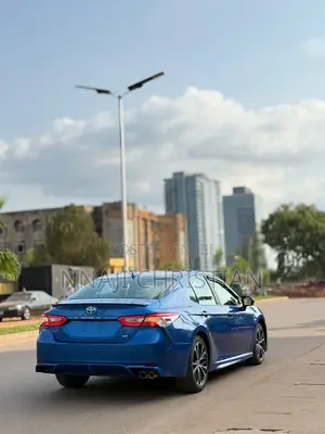 Toyota Camry SE FWD 2020 Blue